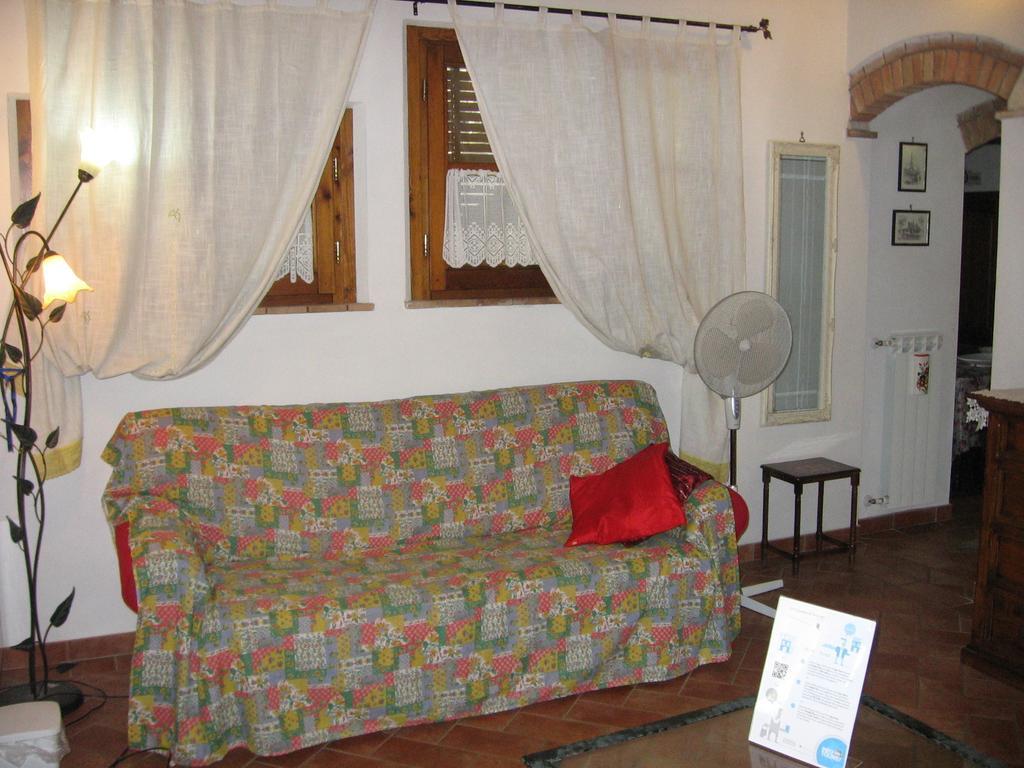 La Capanna Di Sovestro Ξενοδοχείο Σαν Τζιμινιάνο Εξωτερικό φωτογραφία